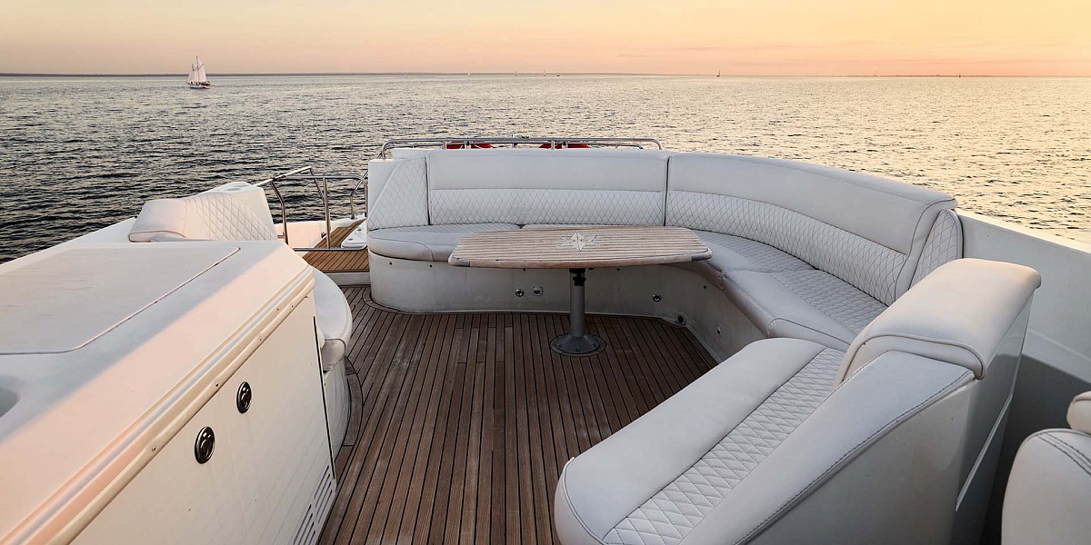 Аренда яхты Carver 60 Mila в Санкт-Петербурге